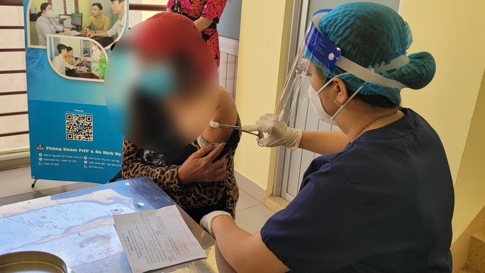 TP HCM bắt đầu tiêm mũi 3 cho lực lượng tuyến đầu và người suy giảm miễn dịch - Ảnh 5.
