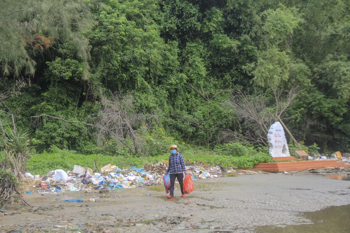 Danh thắng Bàn Than ở Quảng Nam bị rác thải bủa vây - Ảnh 12.