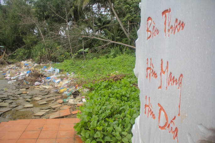 Danh thắng Bàn Than ở Quảng Nam bị rác thải bủa vây - Ảnh 3.