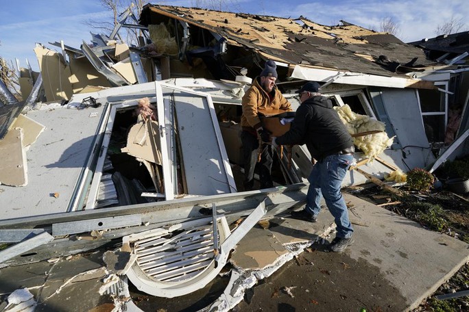Mỹ: Đêm lốc xoáy kinh hoàng”, ít nhất 100 người thiệt mạng - Ảnh 4.