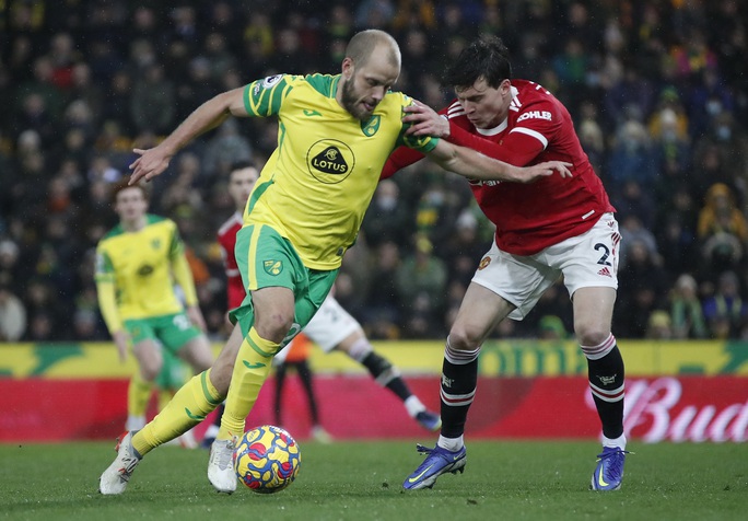 Lindelof nghi mắc Covid-19, Man United sắp thành ổ dịch sau Tottenham - Ảnh 2.