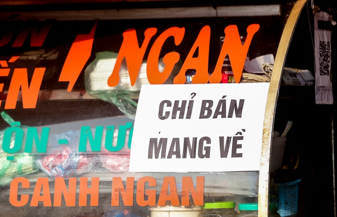 Nhiều chủ cửa hàng ở Hà Nội ngậm ngùi treo biển bán hàng mang về - Ảnh 7.