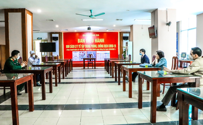 CLIP: Trưng dụng ký túc xá ĐH Thuỷ lợi điều trị F0 tại quận nhiều ca nhiễm nhất Hà Nội - Ảnh 6.