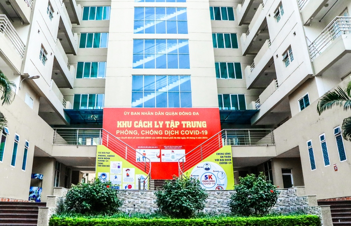 CLIP: Trưng dụng ký túc xá ĐH Thuỷ lợi điều trị F0 tại quận nhiều ca nhiễm nhất Hà Nội - Ảnh 2.