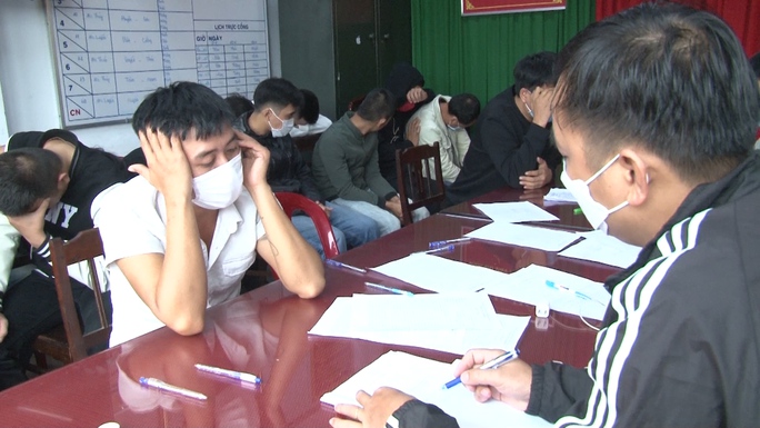 Bí mật trong căn hộ cao cấp ở trung tâm TP Huế lúc rạng sáng - Ảnh 2.