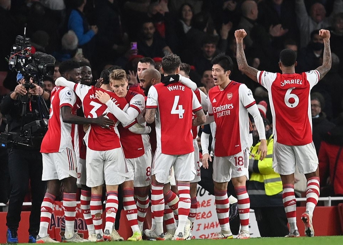 Đánh bại West Ham, Arsenal bay cao Top 4 Ngoại hạng Anh - Ảnh 9.