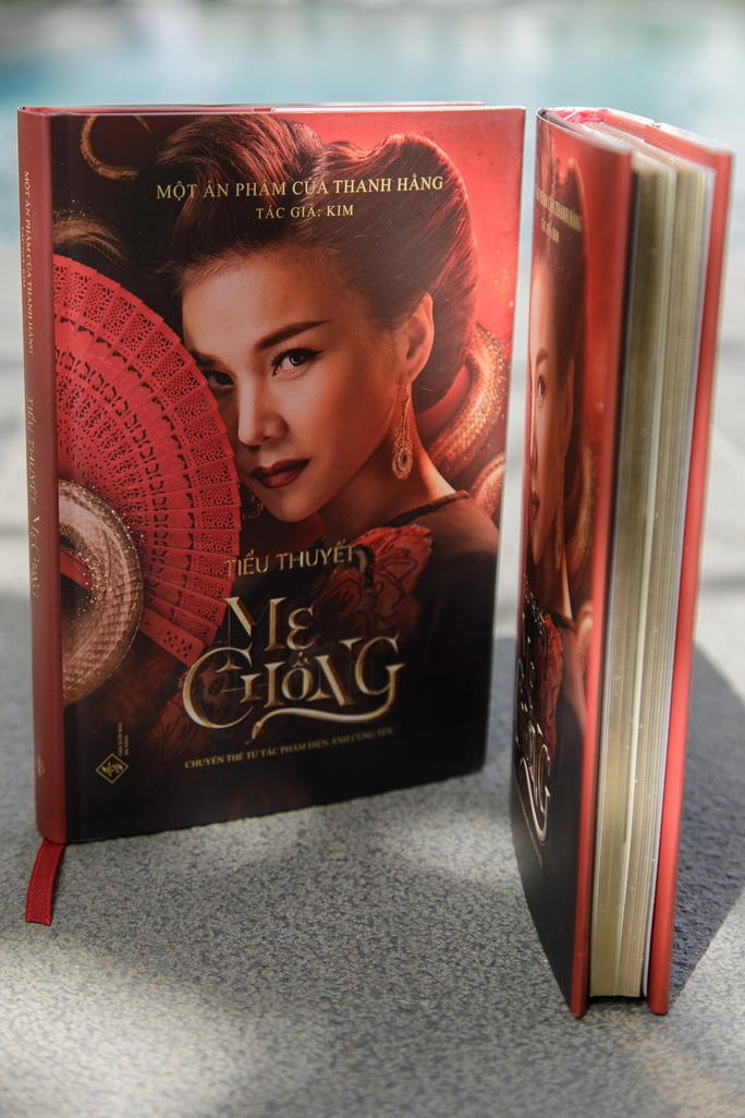 Siêu mẫu Thanh Hằng ra mắt tiểu thuyết Mẹ chồng đầy mê hoặc - Ảnh 2.
