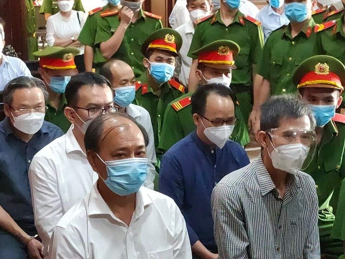 Ông Trần Vĩnh Tuyến bị phạt 6 năm tù, ông Lê Tấn Hùng 25 năm tù - Ảnh 2.