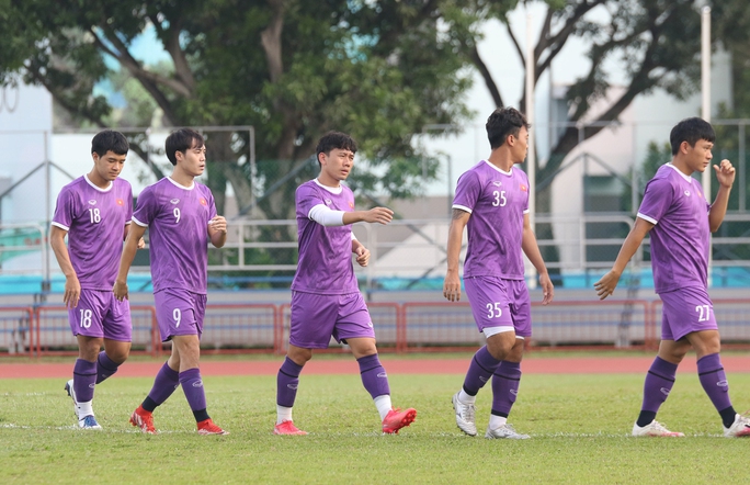 CLIP: HLV Park Hang-seo và các tuyển thủ sẵn sàng cho trận gặp Thái Lan ở bán kết AFF Cup 2020 - Ảnh 7.