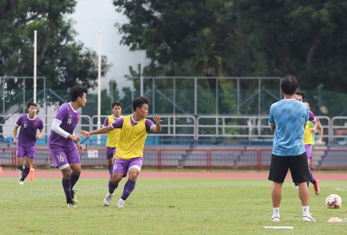CLIP: HLV Park Hang-seo và các tuyển thủ sẵn sàng cho trận gặp Thái Lan ở bán kết AFF Cup 2020 - Ảnh 7.