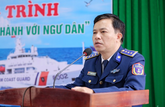 Trao tặng ngư dân tỉnh Nam Định 1.000 lá cờ Tổ quốc - Ảnh 1.