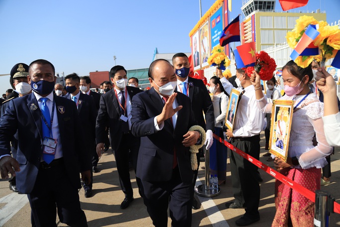 Chủ tịch nước đến Phnom Penh, bắt đầu chuyến thăm cấp nhà nước Campuchia - Ảnh 3.