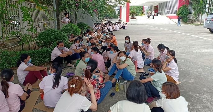 Công nhân Công ty TNHH Nobland Việt Nam ngừng việc phản đối cách tính lương mới - Ảnh 3.