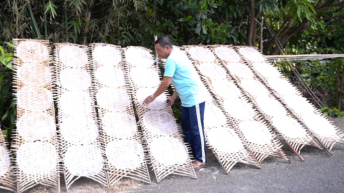 Dè dặt làm hàng Tết - Ảnh 1.