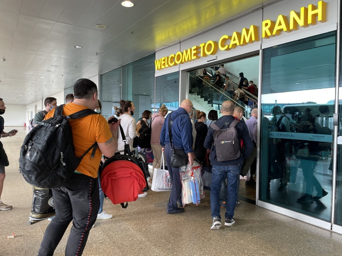Cận cảnh đoàn khách Nga đầu tiên trở lại Nha Trang sau 2 năm vắng bóng - Ảnh 5.