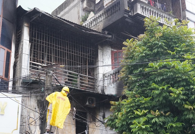 Hiện trường ngôi nhà cháy khiến 3 người tử vong ở Thanh Hóa - Ảnh 4.