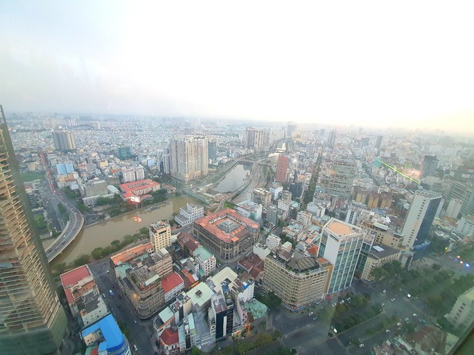 TP HCM: Ngân hàng rao bán hàng ngàn m2 nhà đất ở trung tâm quận 1 - Ảnh 1.