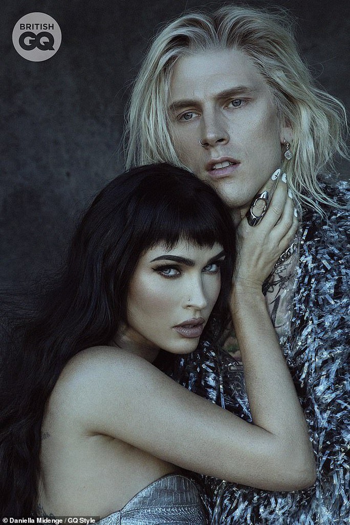 Machine Gun Kelly tự đâm vào mình để tạo ấn tượng với Megan Fox - Ảnh 3.