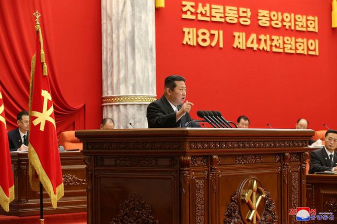 Quân đội Triều Tiên được kêu gọi bảo vệ ông Kim Jong-un bằng cả mạng sống - Ảnh 1.