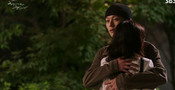 Song Hye Kyo hôn tình trẻ giữa chốn đông người - Ảnh 6.