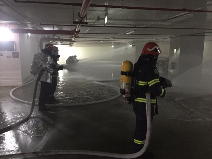 Phương án giải cứu hàng trăm người trong tầng hầm Vietcombank Tower bị khói, lửa vây kín - Ảnh 1.