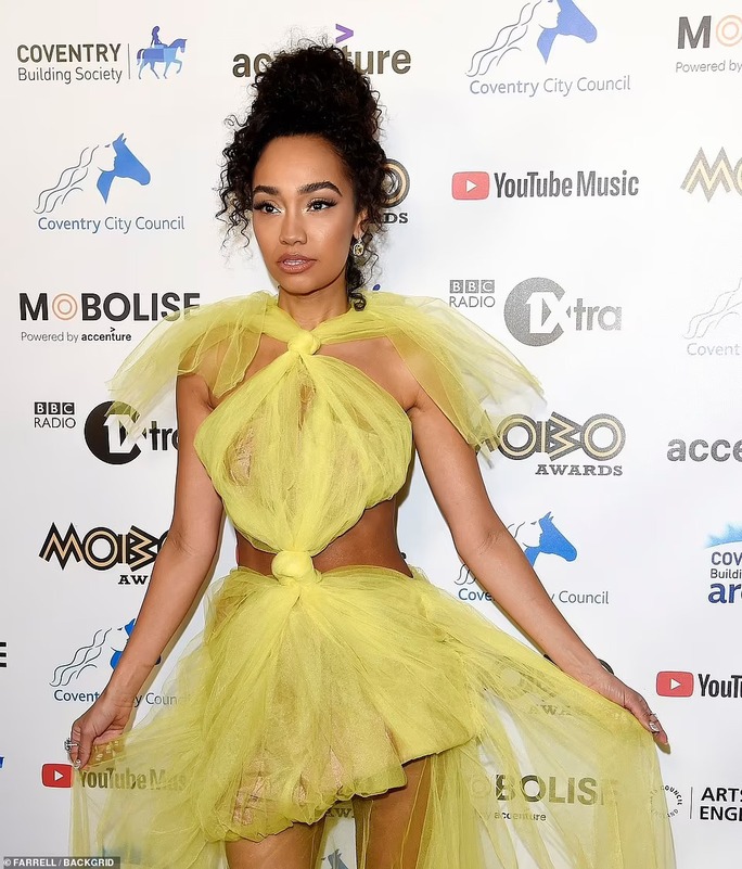 Ca sĩ Leigh-Anne Pinnock lại hở bạo trên thảm đỏ - Ảnh 1.