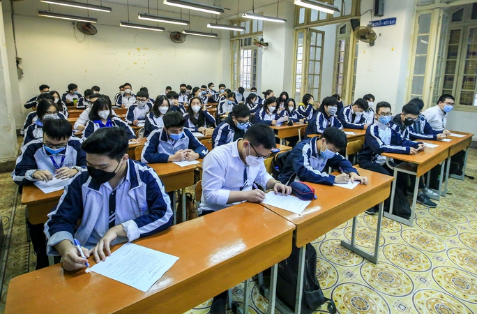 Cận cảnh học sinh lớp 12 ở Hà Nội hào hứng đi học trở lại - Ảnh 9.
