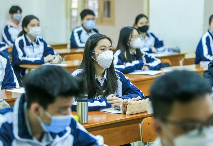 Cận cảnh học sinh lớp 12 ở Hà Nội hào hứng đi học trở lại - Ảnh 10.