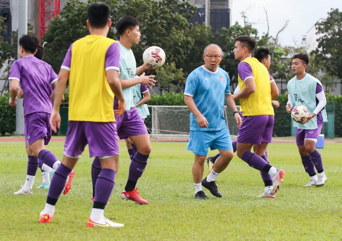 Thầy Park gút danh sách, loại 6 cầu thủ trước trận Việt Nam - Lào ở AFF Cup 2020 - Ảnh 1.