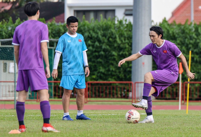 CLIP: Đội tuyển Việt Nam hứng khởi luyện tập với mục tiêu có điểm trước Malaysia - Ảnh 6.