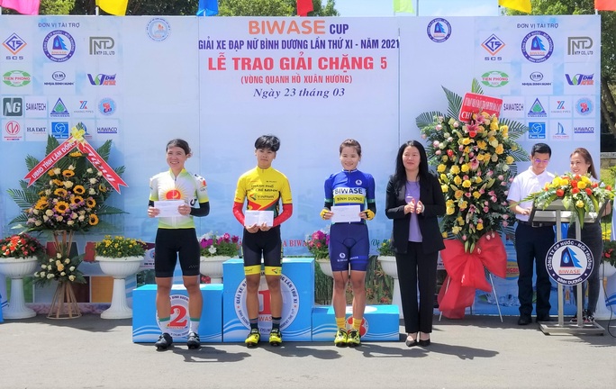 Chùm ảnh - Video: Chặng 5 giải đua xe đạp nữ vòng quanh hồ Xuân Hương Đà Lạt - Ảnh 6.