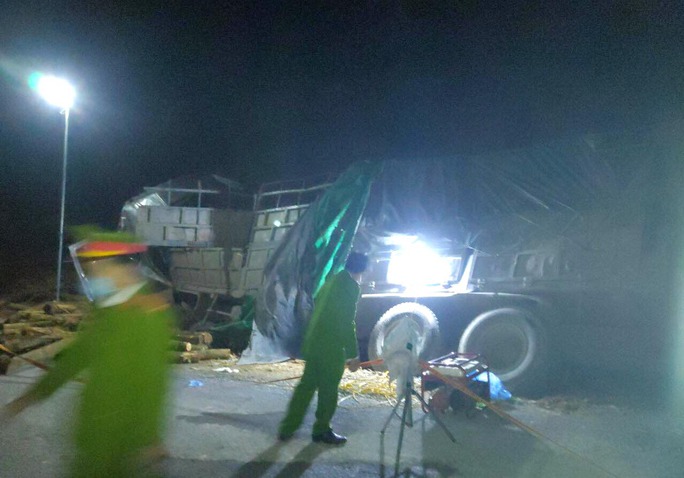 Vụ xe tải gặp nạn: Cả 7 người tử vong - Ảnh 1.