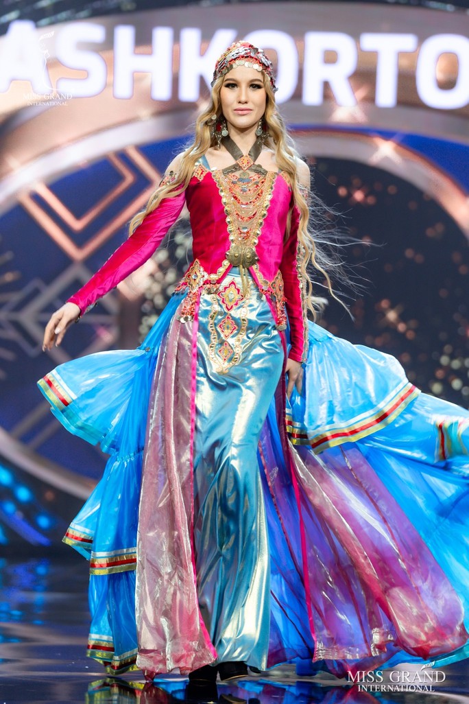 Bắt mắt với những bộ Quốc phục tại cuộc thi Hoa hậu Hòa Bình Thế giới - Ảnh 36.