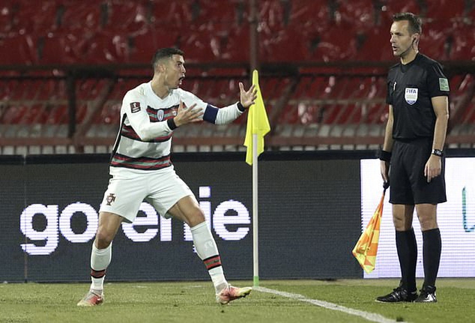 Ronaldo bị cướp công, Bồ Đào Nha ngậm ngùi chia điểm Serbia - Ảnh 2.