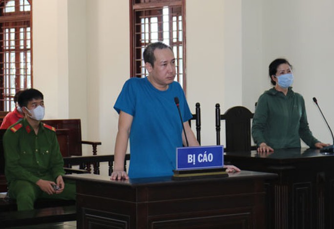 Người cha tàn nhẫn hầu tòa - Ảnh 1. Người cha tàn nhẫn hầu tòa - Ảnh 1.