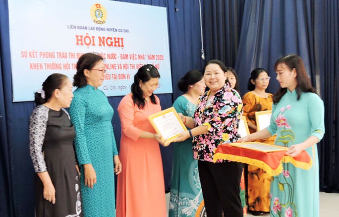 Phối hợp chăm lo cho lao động nữ - Ảnh 1. Phối hợp chăm lo cho lao động nữ - Ảnh 1.