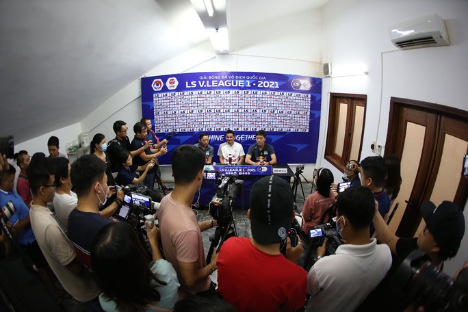 HLV Kiatisak nhắc chuyện Hà Nội FC sắp có HLV Hàn Quốc - Ảnh 2.