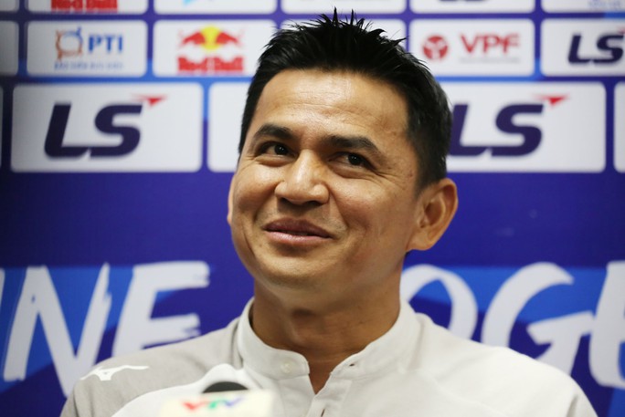 HLV Kiatisak nhắc chuyện Hà Nội FC sắp có HLV Hàn Quốc - Ảnh 3.