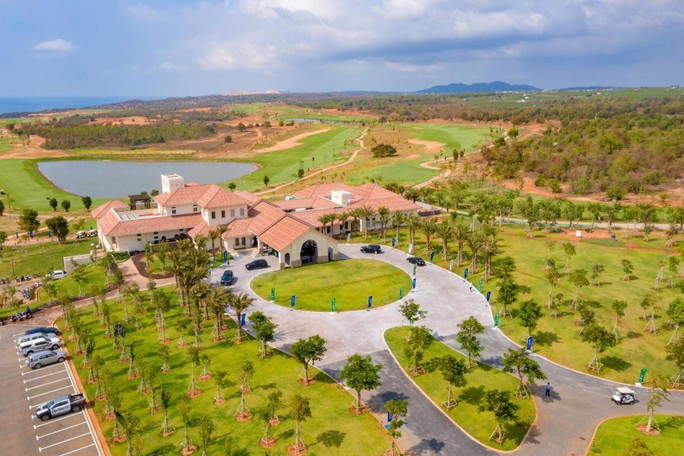 Hole-in-one 11 tỉ đồng có chủ ngay ngày khai mạc NovaWorld Friendship 2021 Tournament - Ảnh 3. Hole-in-one 11 tỉ đồng có chủ ngay ngày khai mạc NovaWorld Friendship 2021 Tournament - Ảnh 3.