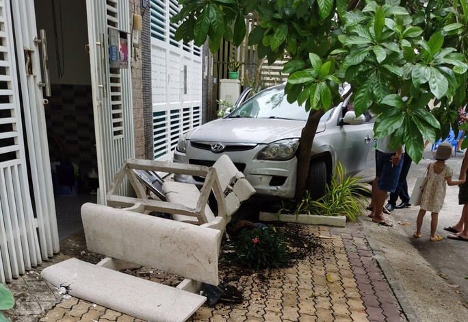Điều tra một phụ nữ lái ô tô gây tai nạn ở TP Thủ Đức - Ảnh 1. Điều tra một phụ nữ lái ô tô gây tai nạn ở TP Thủ Đức - Ảnh 1.