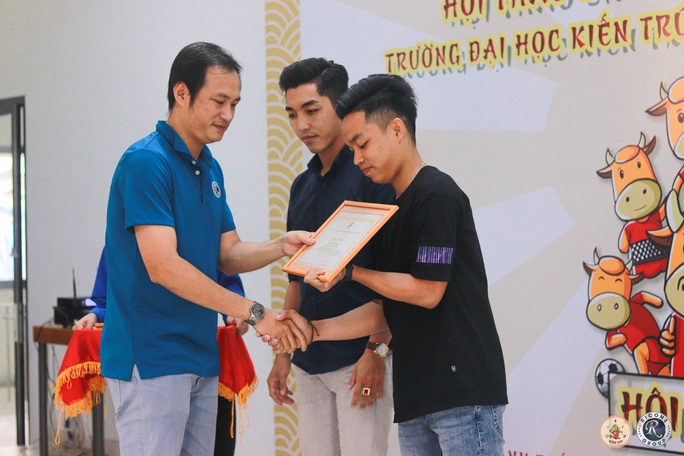 Trao giải hội thao Trường ĐH Kiến trúc TP HCM năm 2021 - Ảnh 3. Trao giải hội thao Trường ĐH Kiến trúc TP HCM năm 2021 - Ảnh 3.