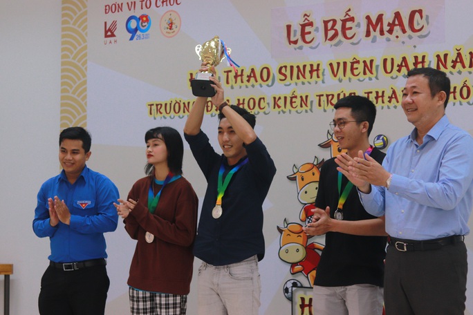 Trao giải hội thao Trường ĐH Kiến trúc TP HCM năm 2021 - Ảnh 1. Trao giải hội thao Trường ĐH Kiến trúc TP HCM năm 2021 - Ảnh 1.