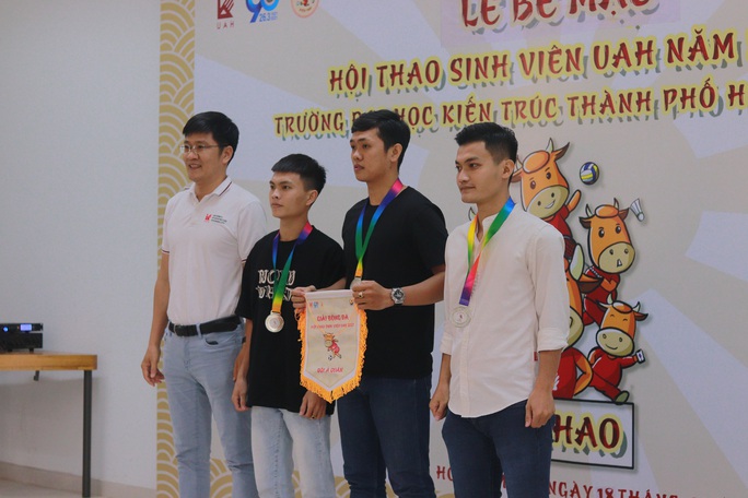 Trao giải hội thao Trường ĐH Kiến trúc TP HCM năm 2021 - Ảnh 2. Trao giải hội thao Trường ĐH Kiến trúc TP HCM năm 2021 - Ảnh 2.