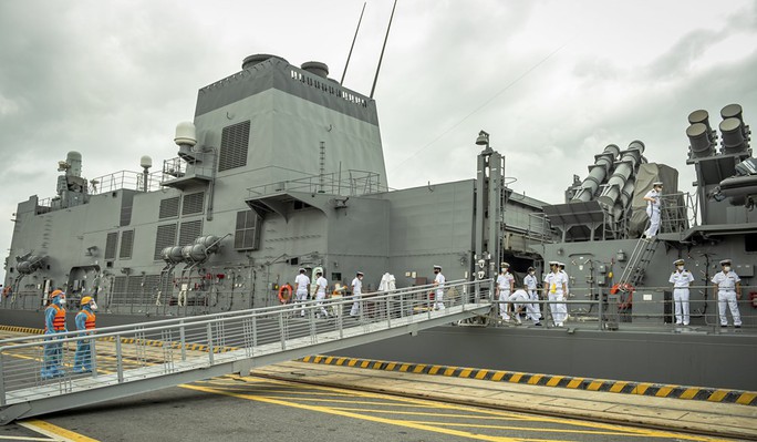 Tàu hộ vệ Akebono thuộc Lực lượng Tự vệ trên biển Nhật Bản thăm TP Hải Phòng - Ảnh 2.