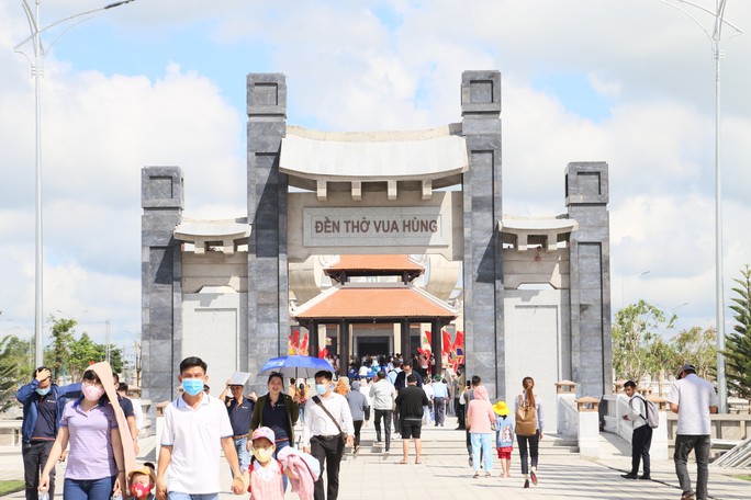 Cần Thơ tưởng nhớ các bậc tiền nhân dựng nước và giữ nước - Ảnh 8.