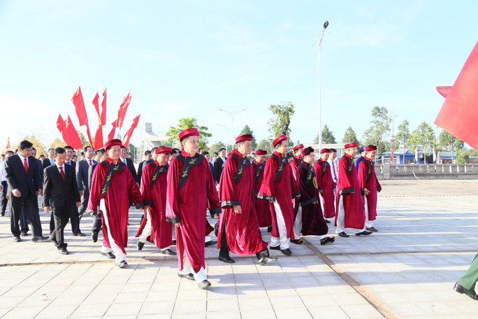 Cần Thơ tưởng nhớ các bậc tiền nhân dựng nước và giữ nước - Ảnh 2.