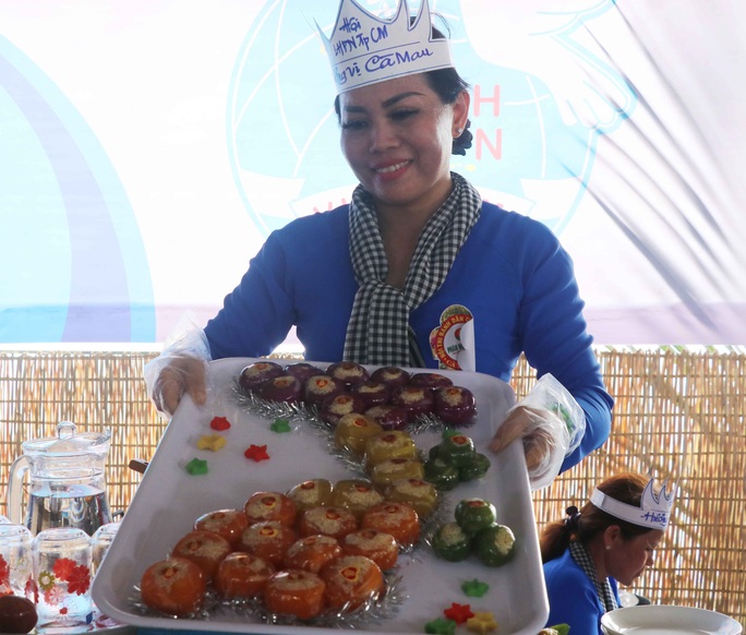 Đặc sắc bánh “phu thê” thể hiện chủ quyền biển đảo Việt Nam - Ảnh 7.