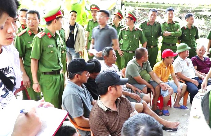 Phá sới gà khủng ở Quảng Bình, bắt 34 đối tượng, thu giữ hàng trăm triệu đồng - Ảnh 2.