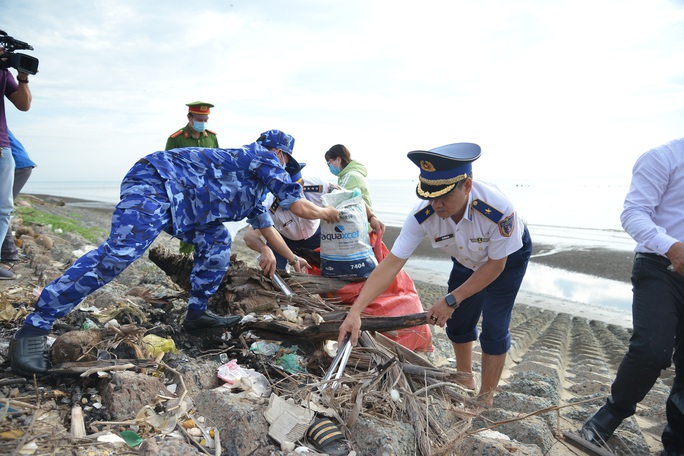Cảnh sát biển tổ chức nhiều hoạt động ở Tiền Giang - Ảnh 8.