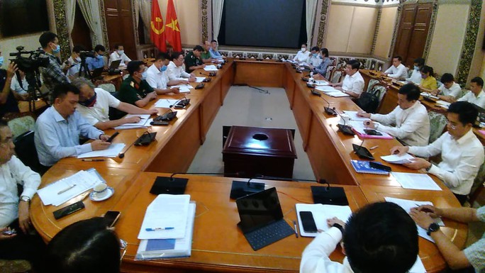 Chủ tịch UBND TP HCM: TP sẽ kh&ocirc;ng bắn ph&aacute;o hoa dịp lễ 30-4 - Ảnh 1.